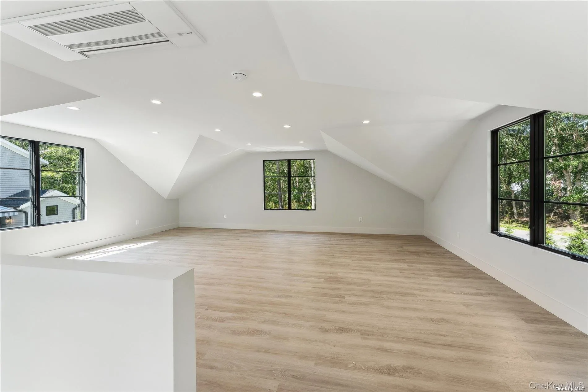 Bonus Room above Garage Bonus Room above Garage
