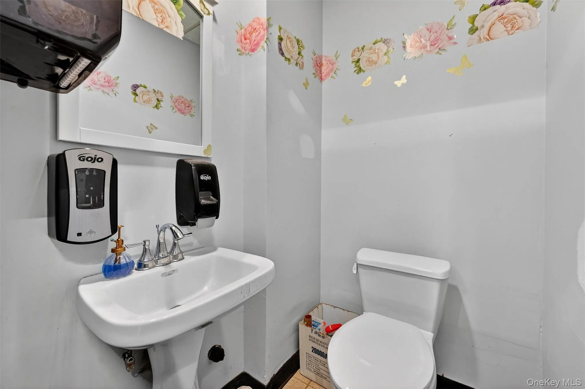 Half bath with toilet Half bath with toilet