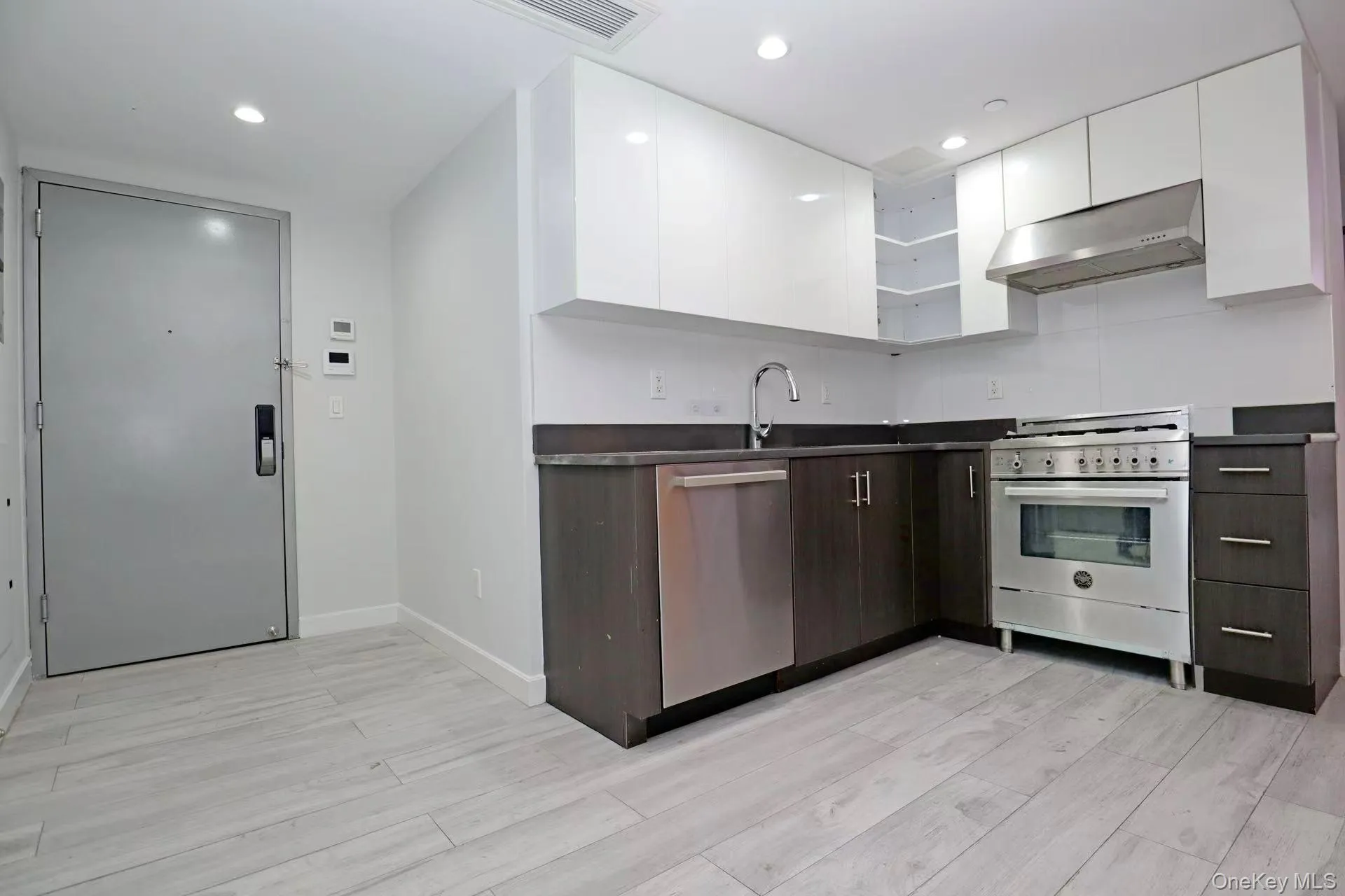 15815 Union Turnpike, New York, NY, 3 Bedrooms Bedrooms, 7 Rooms Rooms,2 BathroomsBathrooms,Residential,For Rent,Union,0,947416 15815 Union Turnpike, New York, NY, 3 Bedrooms Bedrooms, 7 Rooms Rooms,2 BathroomsBathrooms,Residential,For Rent,Union,0,947416
