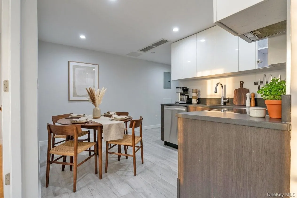 15815 Union Turnpike, New York, NY, 3 Bedrooms Bedrooms, 7 Rooms Rooms,2 BathroomsBathrooms,Residential,For Rent,Union,0,947416 15815 Union Turnpike, New York, NY, 3 Bedrooms Bedrooms, 7 Rooms Rooms,2 BathroomsBathrooms,Residential,For Rent,Union,0,947416