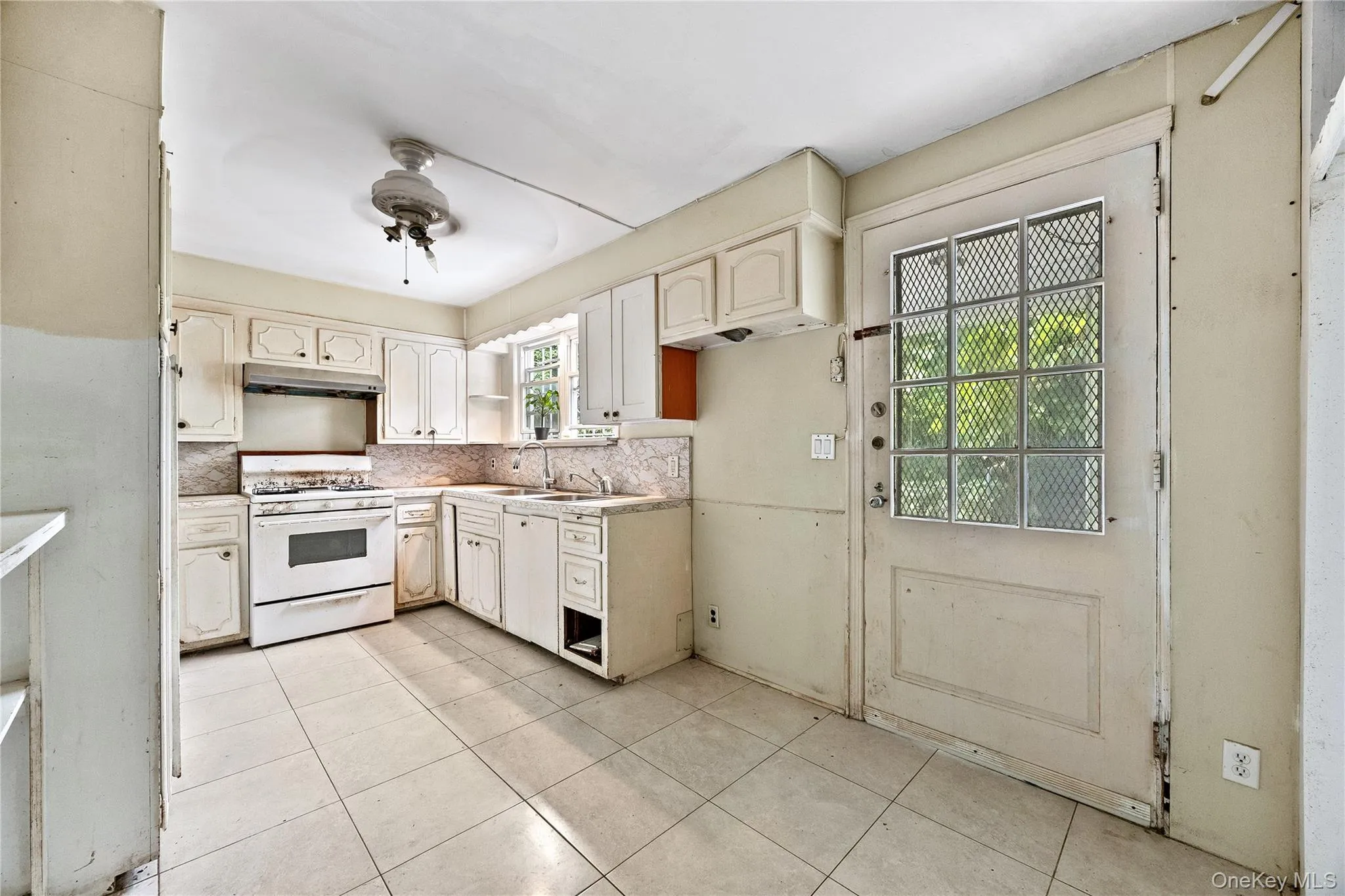 52-06 Bowne Street, New York, NY, 6 Bedrooms Bedrooms, 10 Rooms Rooms,4 BathroomsBathrooms,Residential,For Rent,Bowne,0,947445 52-06 Bowne Street, New York, NY, 6 Bedrooms Bedrooms, 10 Rooms Rooms,4 BathroomsBathrooms,Residential,For Rent,Bowne,0,947445