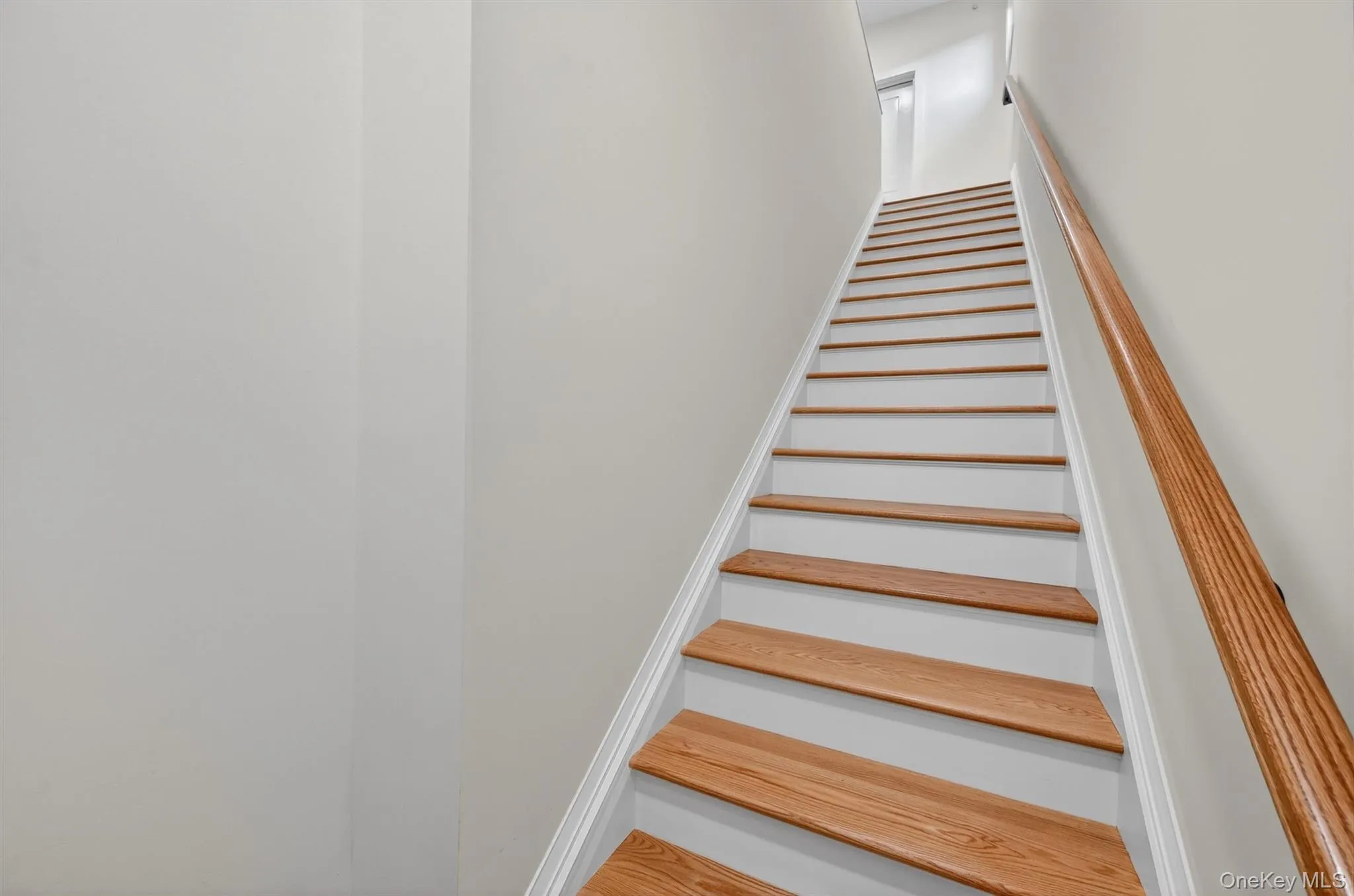 2ND FLOOR Walkup 2ND FLOOR Walkup