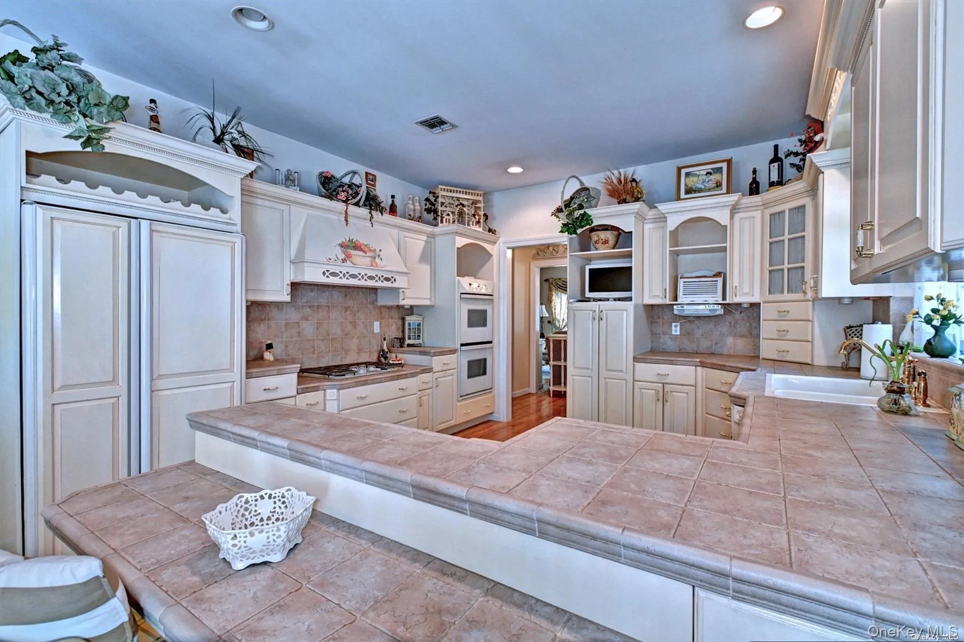 Eat in Kitchen with Recessed Lighting Eat in Kitchen with Recessed Lighting