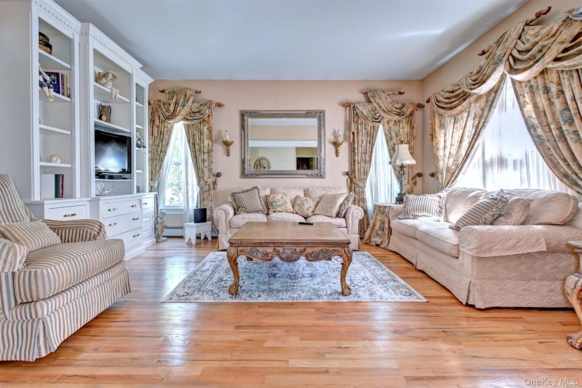 Large Living Room with Hardwood Floors Large Living Room with Hardwood Floors