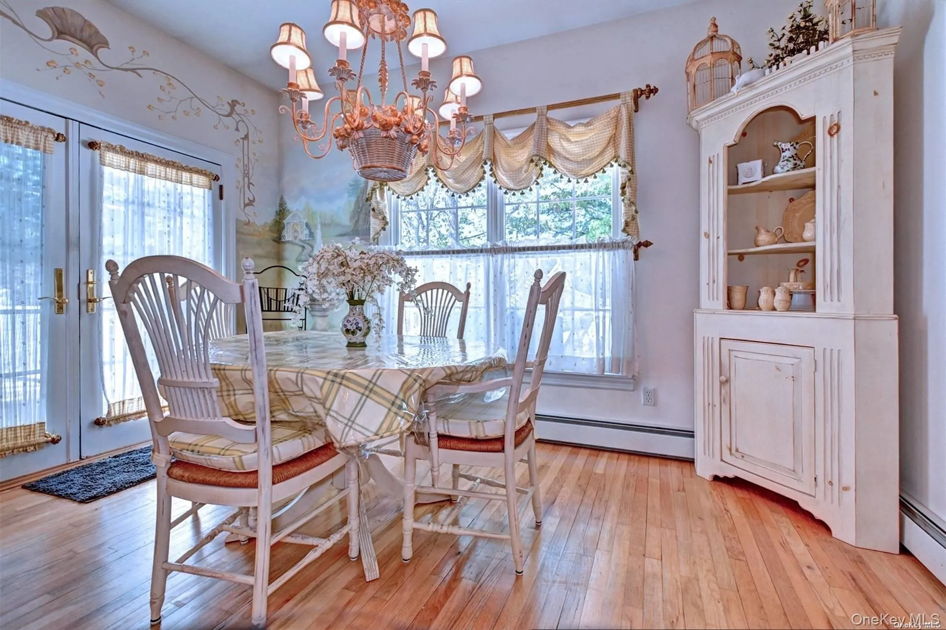 Eat in Kitchen with Spacious Eating Area Eat in Kitchen with Spacious Eating Area