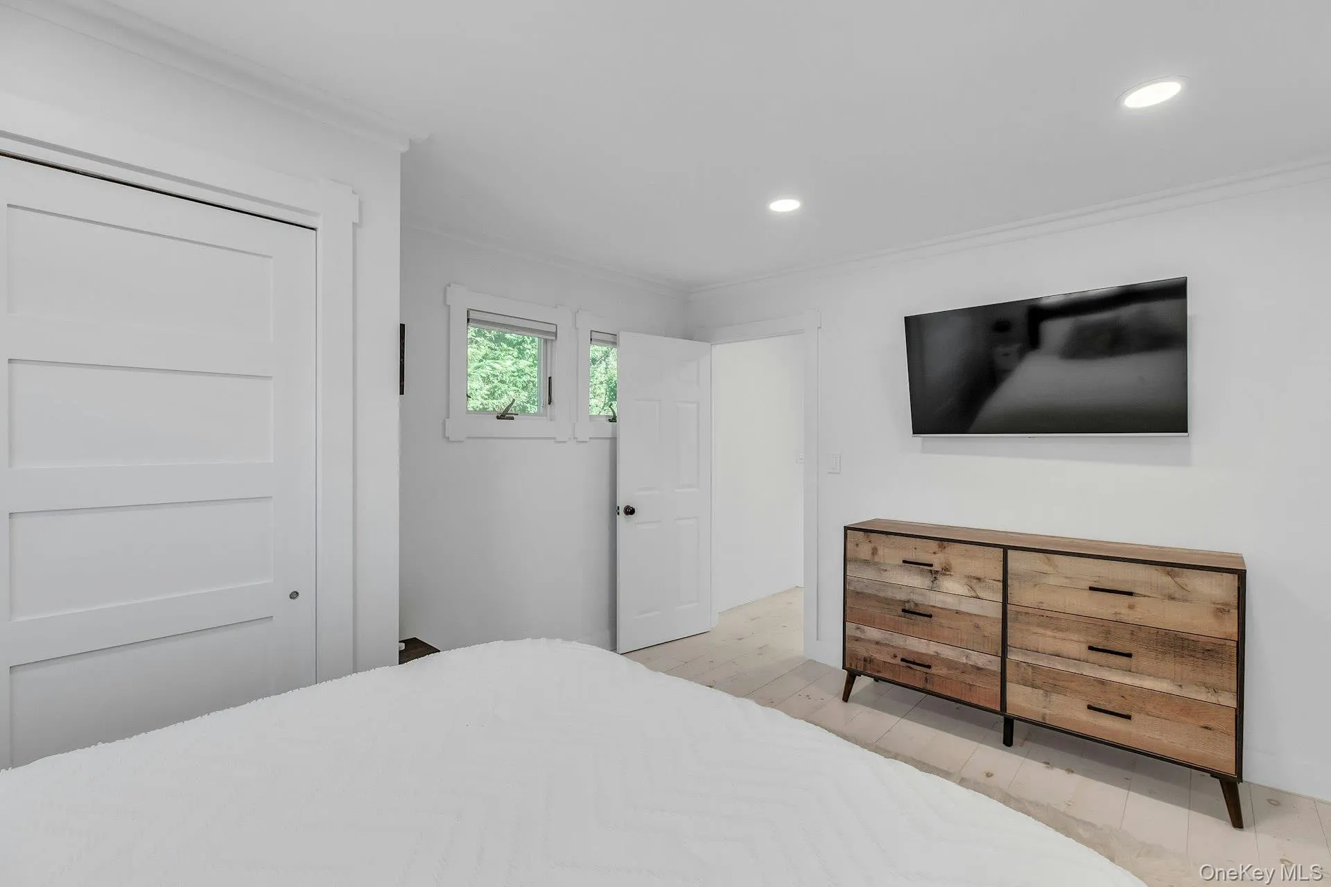 7 Springville Circle, Southampton, New York 11946