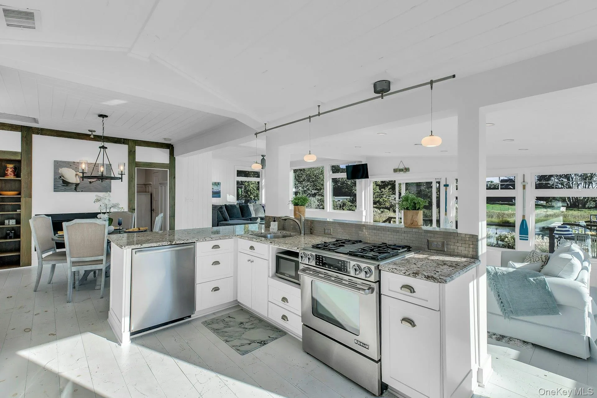 7 Springville Circle, Southampton, New York 11946