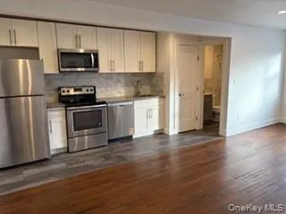 Eat-in-Kitchen Eat-in-Kitchen