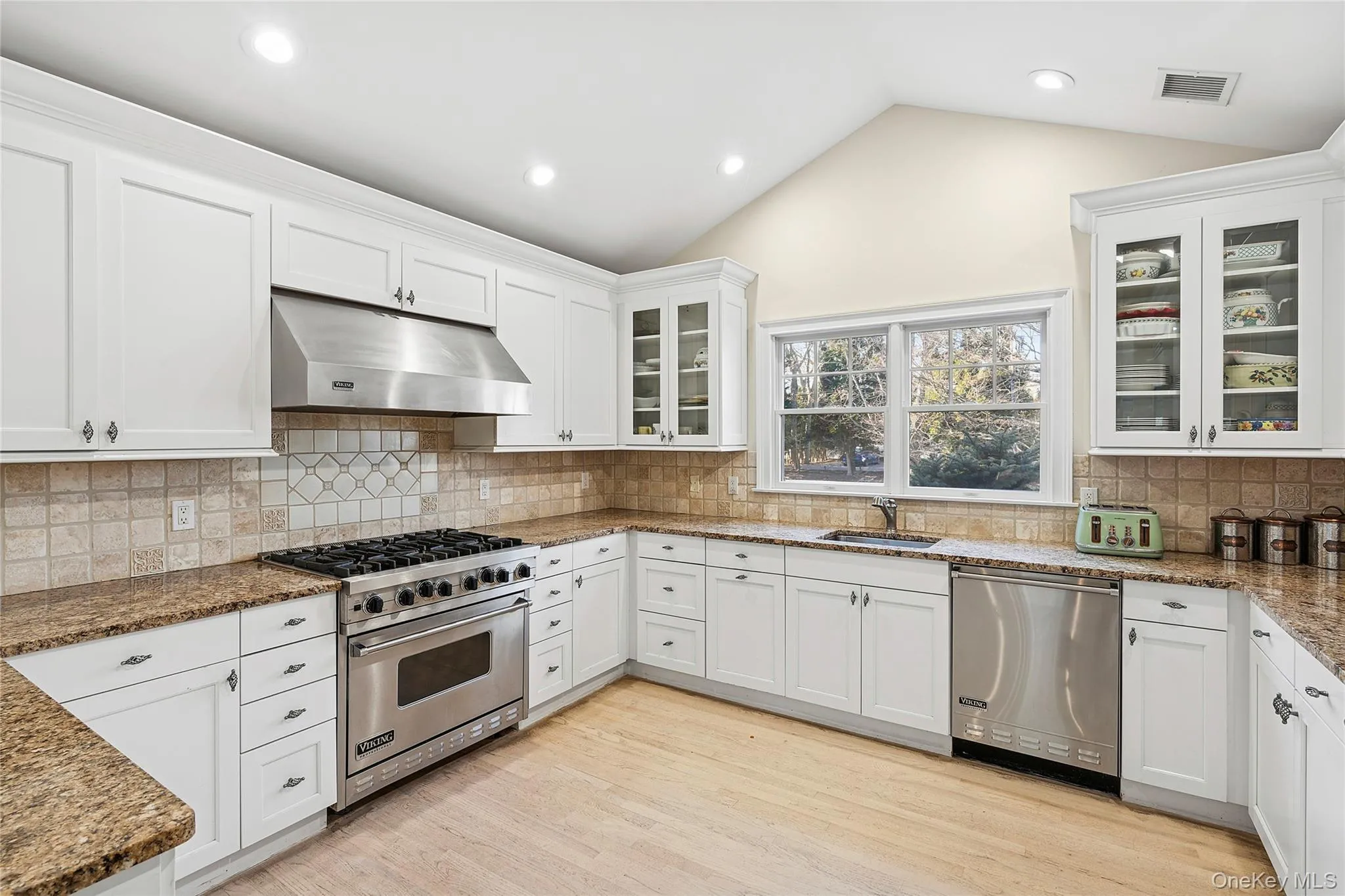 122 Beach Road, Southampton, NY, 3 Bedrooms Bedrooms, 10 Rooms Rooms,4 BathroomsBathrooms,Residential,For Rent,Beach,0,947678 122 Beach Road, Southampton, NY, 3 Bedrooms Bedrooms, 10 Rooms Rooms,4 BathroomsBathrooms,Residential,For Rent,Beach,0,947678