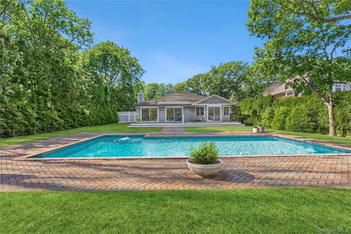 122 Beach Road, Southampton, New York 11978