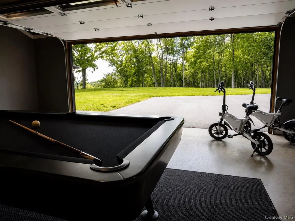 Garage/Recreation Room Garage/Recreation Room