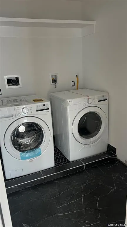 Washroom with independent washer and dryer Washroom with independent washer and dryer