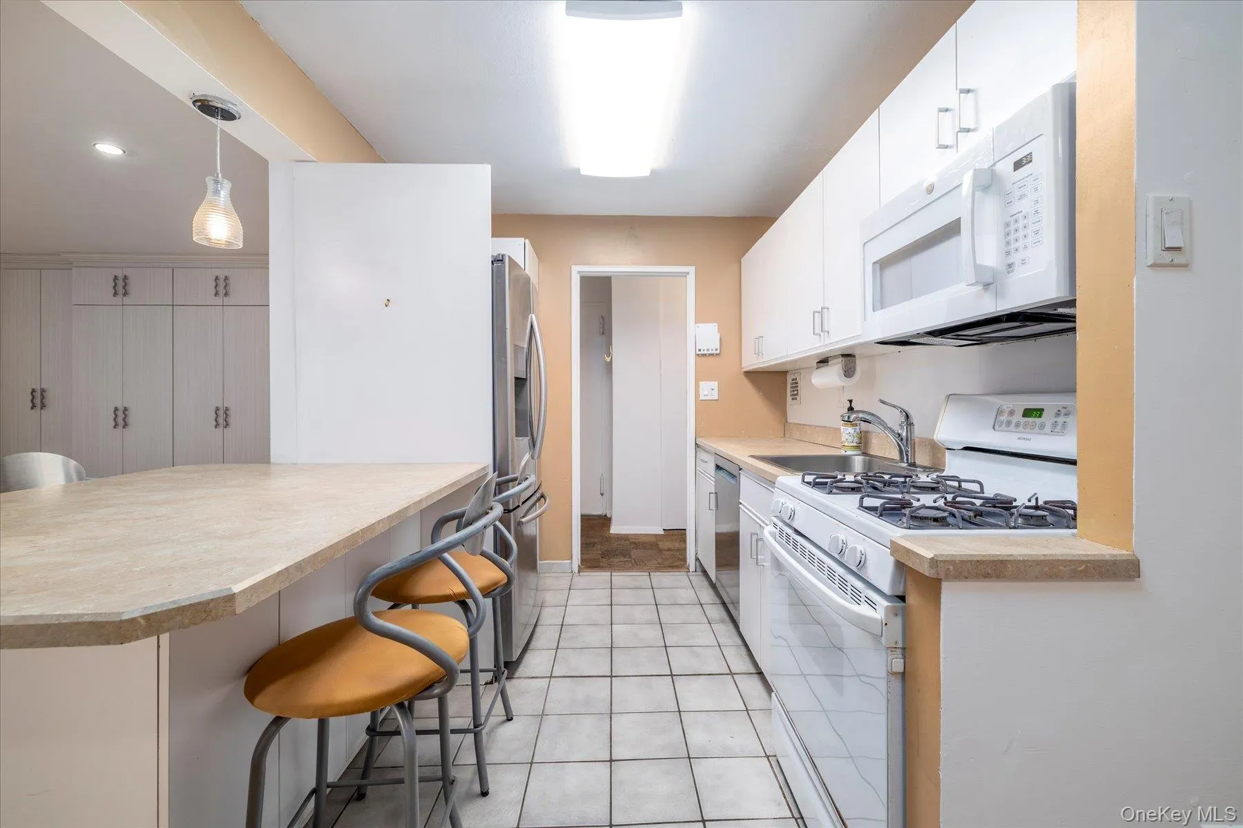 Open Kitchen with Seating Open Kitchen with Seating