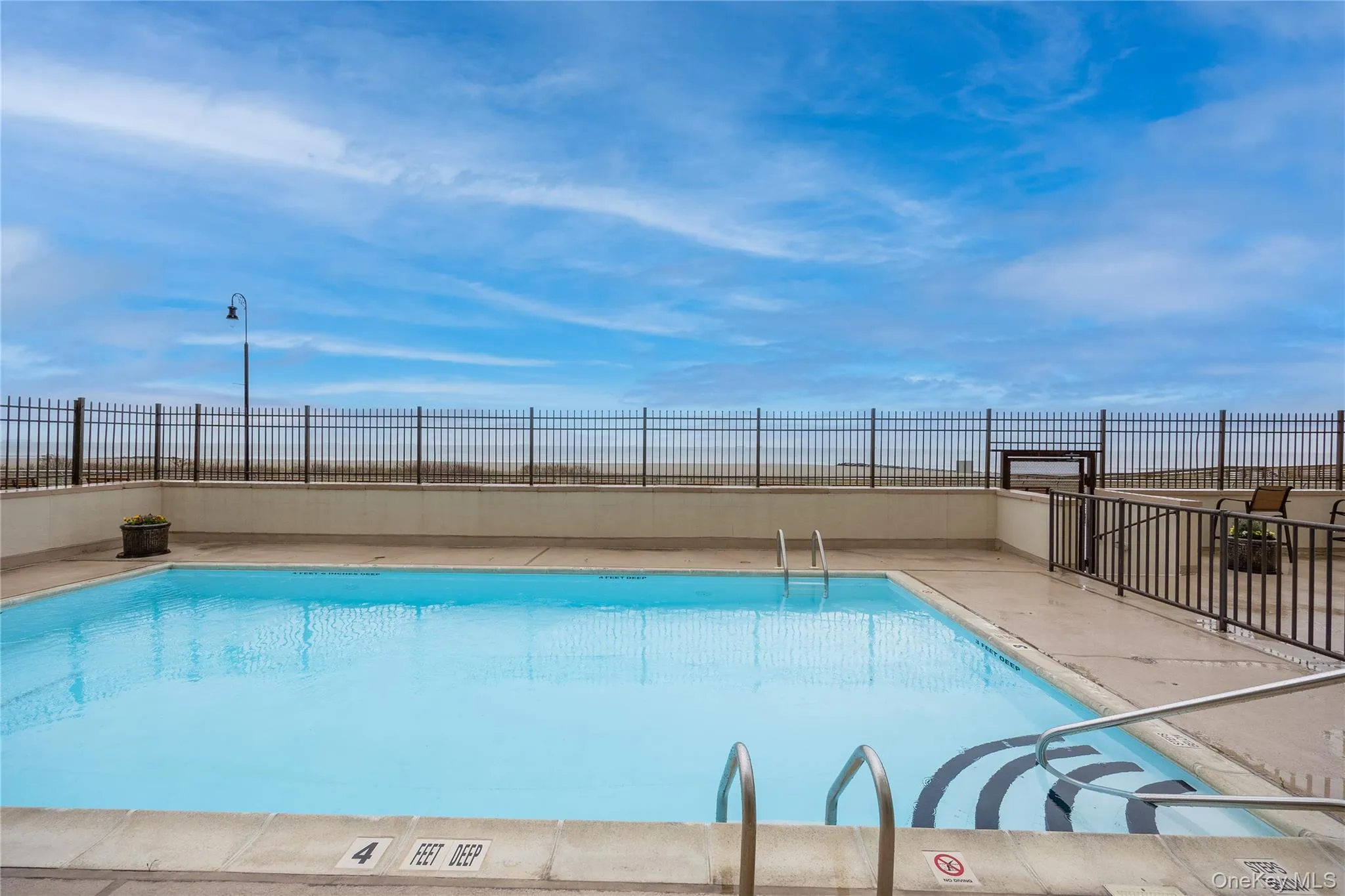 Heated and oceanfront pool Heated and oceanfront pool
