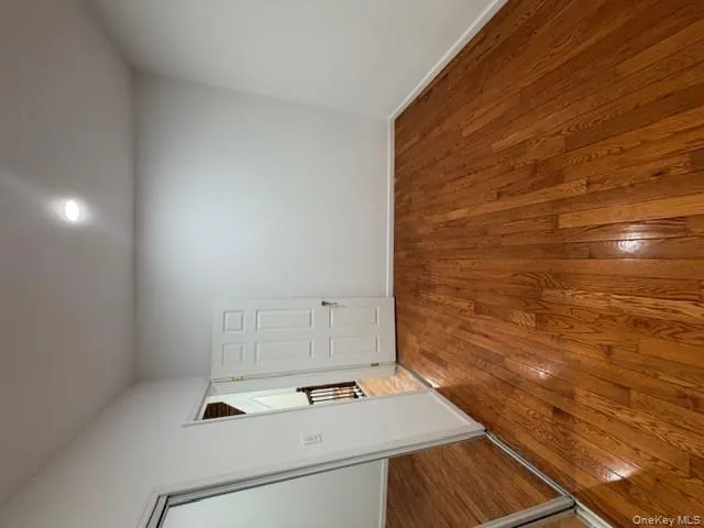 Bedroom with Walk in Closet Bedroom with Walk in Closet