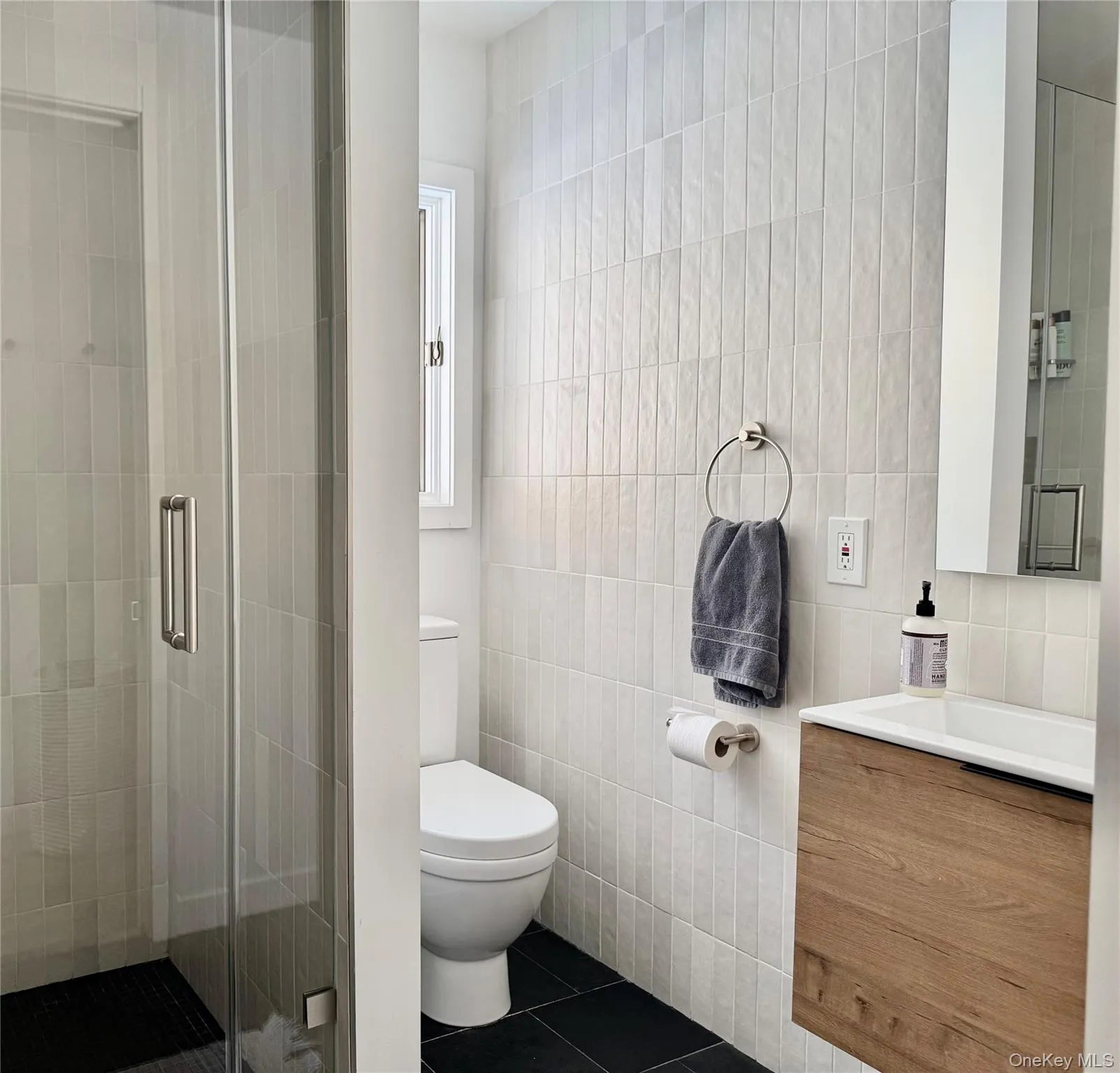 A total of 4.5 baths A total of 4.5 baths