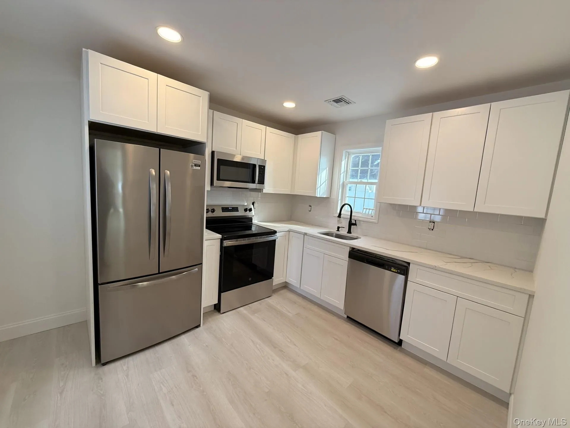 7 Hoover Avenue, Smithtown, NY, 2 Bedrooms Bedrooms, 4 Rooms Rooms,1 BathroomBathrooms,Residential Lease,For Rent,Hoover,0,947808 7 Hoover Avenue, Smithtown, NY, 2 Bedrooms Bedrooms, 4 Rooms Rooms,1 BathroomBathrooms,Residential Lease,For Rent,Hoover,0,947808