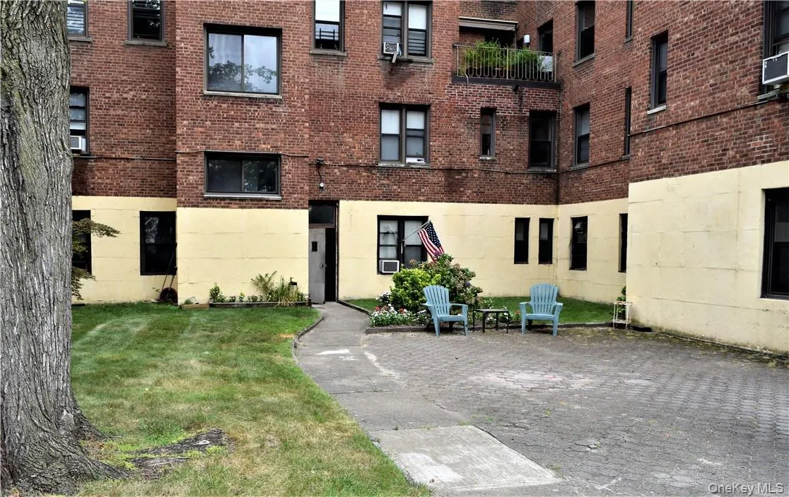 Private common patio area Private common patio area