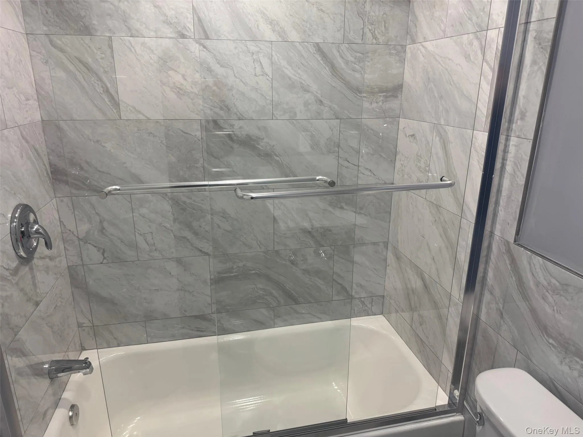 Full bath with enclosed tub / shower combo Full bath with enclosed tub / shower combo