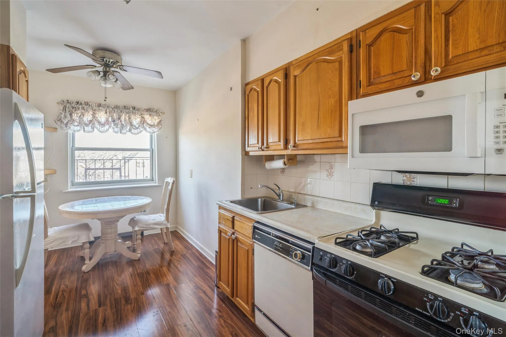 138-11 Beach Channel Drive, New York, NY, 1 Bedroom Bedrooms, 3 Rooms Rooms,1 BathroomBathrooms,Residential,For Rent,Beach Channel,0,948035 138-11 Beach Channel Drive, New York, NY, 1 Bedroom Bedrooms, 3 Rooms Rooms,1 BathroomBathrooms,Residential,For Rent,Beach Channel,0,948035