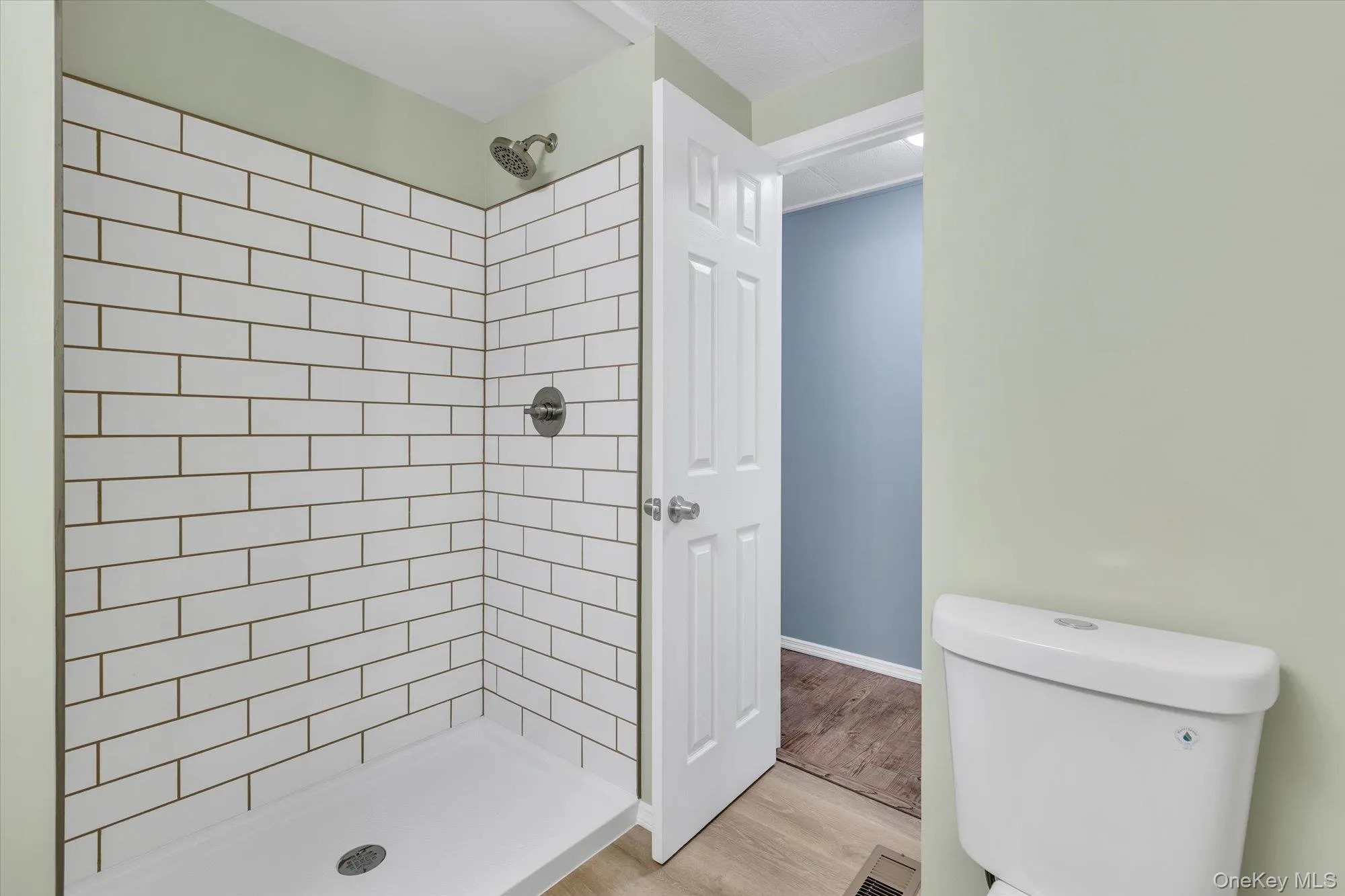 Guest Bath. All new baths, new sheetrock, insulation, fixtures, tile, EVERYTHING! Guest Bath. All new baths, new sheetrock, insulation, fixtures, tile, EVERYTHING!