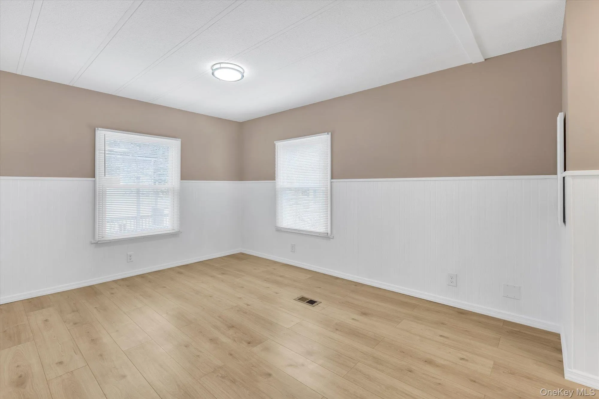 Primary bedroom, walk in close and another close, en suite bath. Primary bedroom, walk in close and another close, en suite bath.