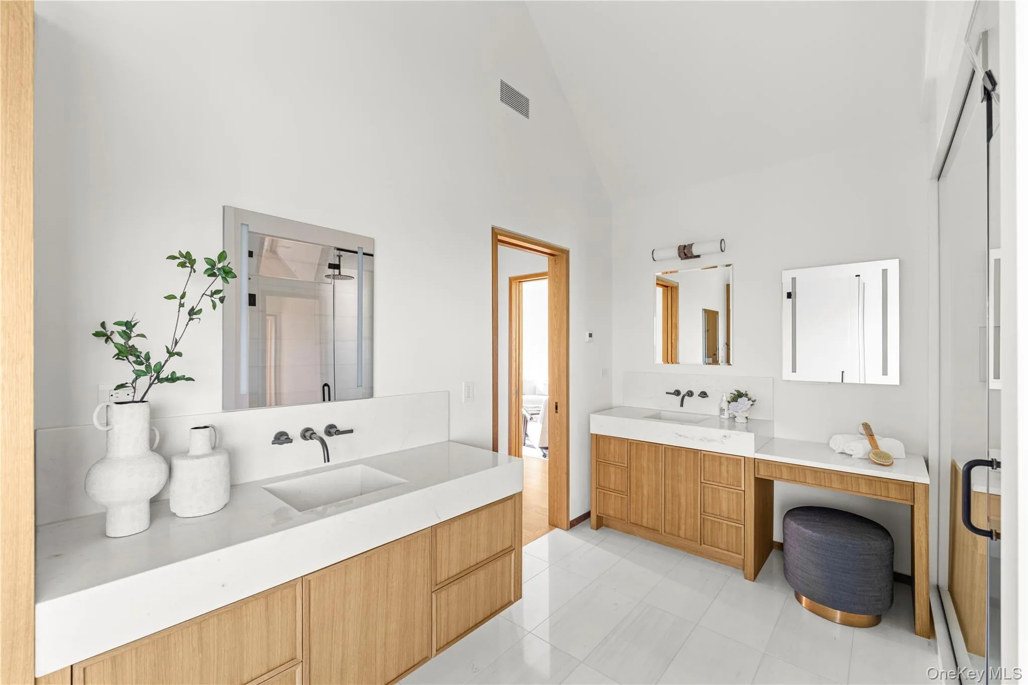 32 Quogo Neck Lane, Southampton, New York 11959