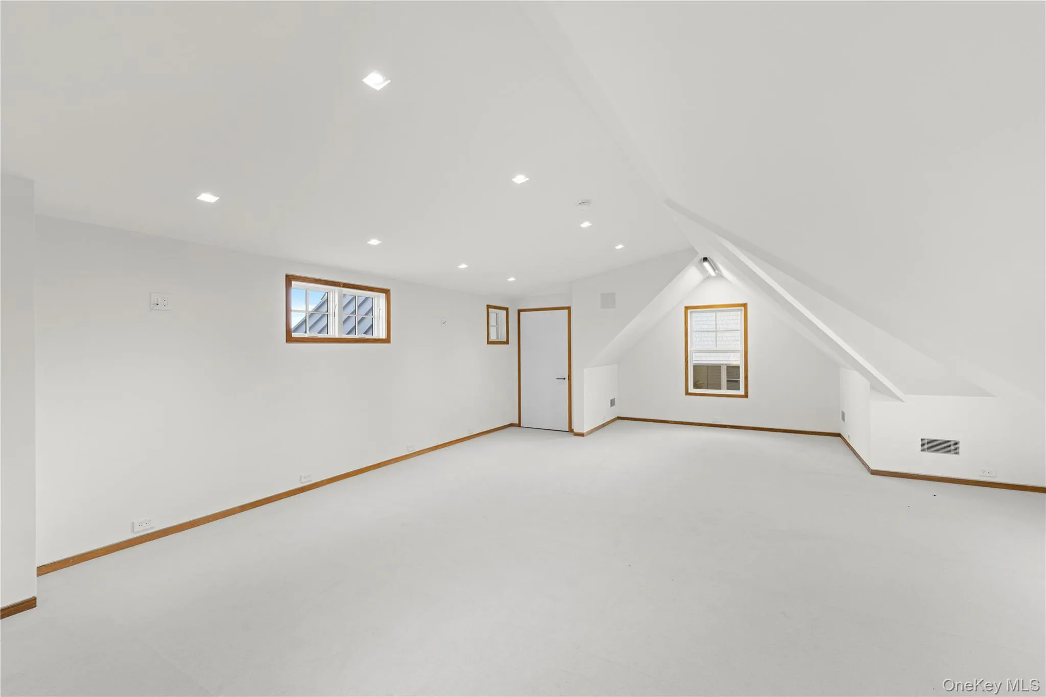 32 Quogo Neck Lane, Southampton, New York 11959