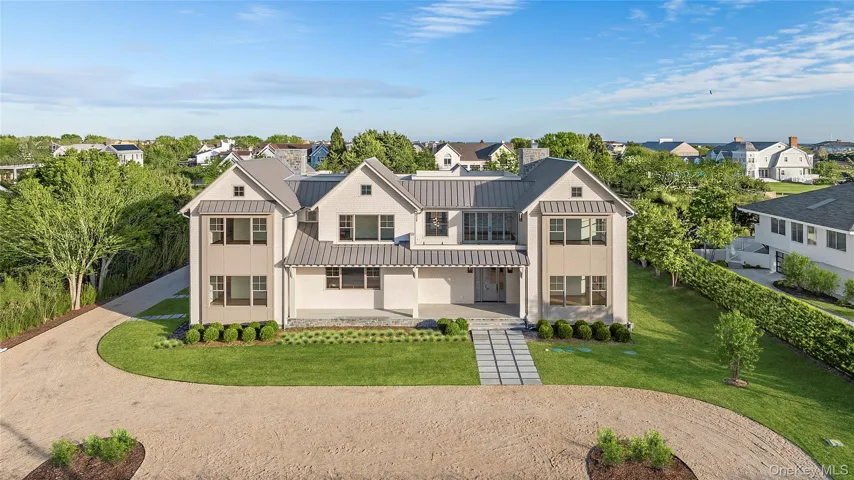 32 Quogo Neck Lane, Southampton, New York 11959