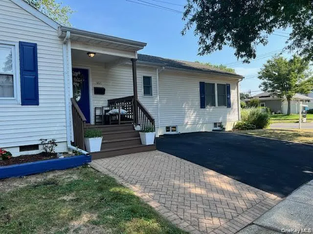 301 Laurel Road, Huntington, NY, 3 Bedrooms Bedrooms, 7 Rooms Rooms,2 BathroomsBathrooms,Residential Lease,For Rent,Laurel,0,948129 301 Laurel Road, Huntington, NY, 3 Bedrooms Bedrooms, 7 Rooms Rooms,2 BathroomsBathrooms,Residential Lease,For Rent,Laurel,0,948129