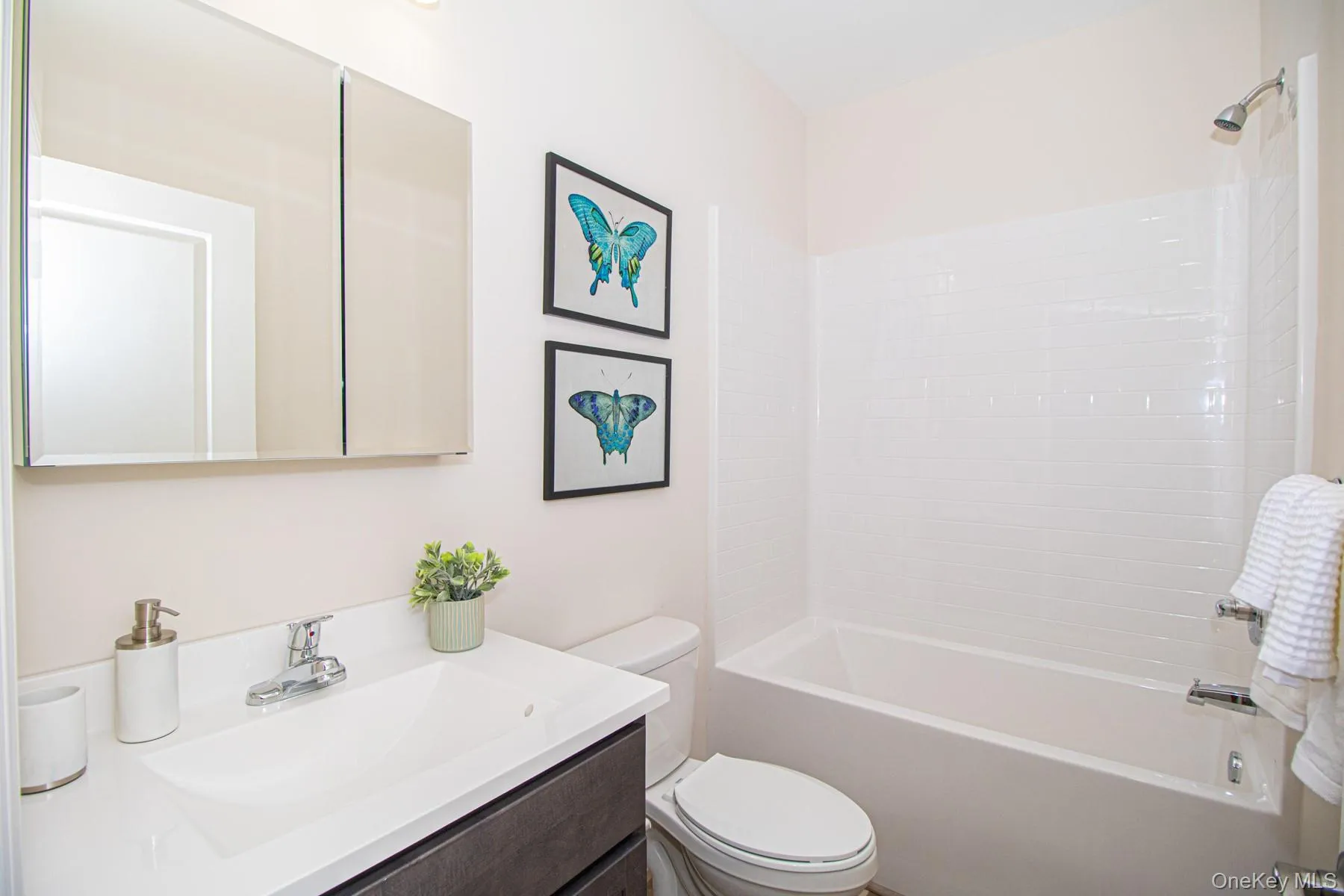Bathroom with vanity and tub / shower combination Bathroom with vanity and tub / shower combination