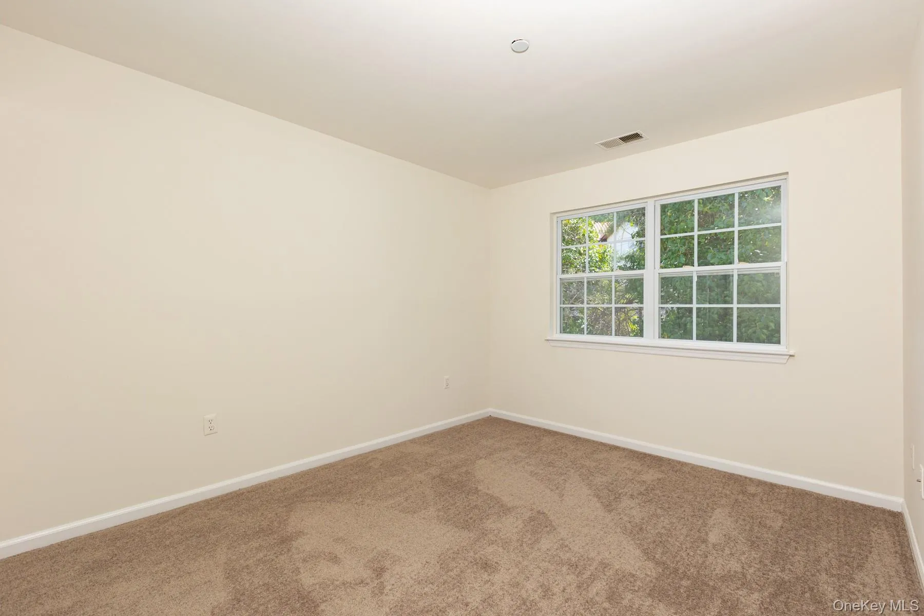 Empty room featuring baseboards and carpet floors Empty room featuring baseboards and carpet floors