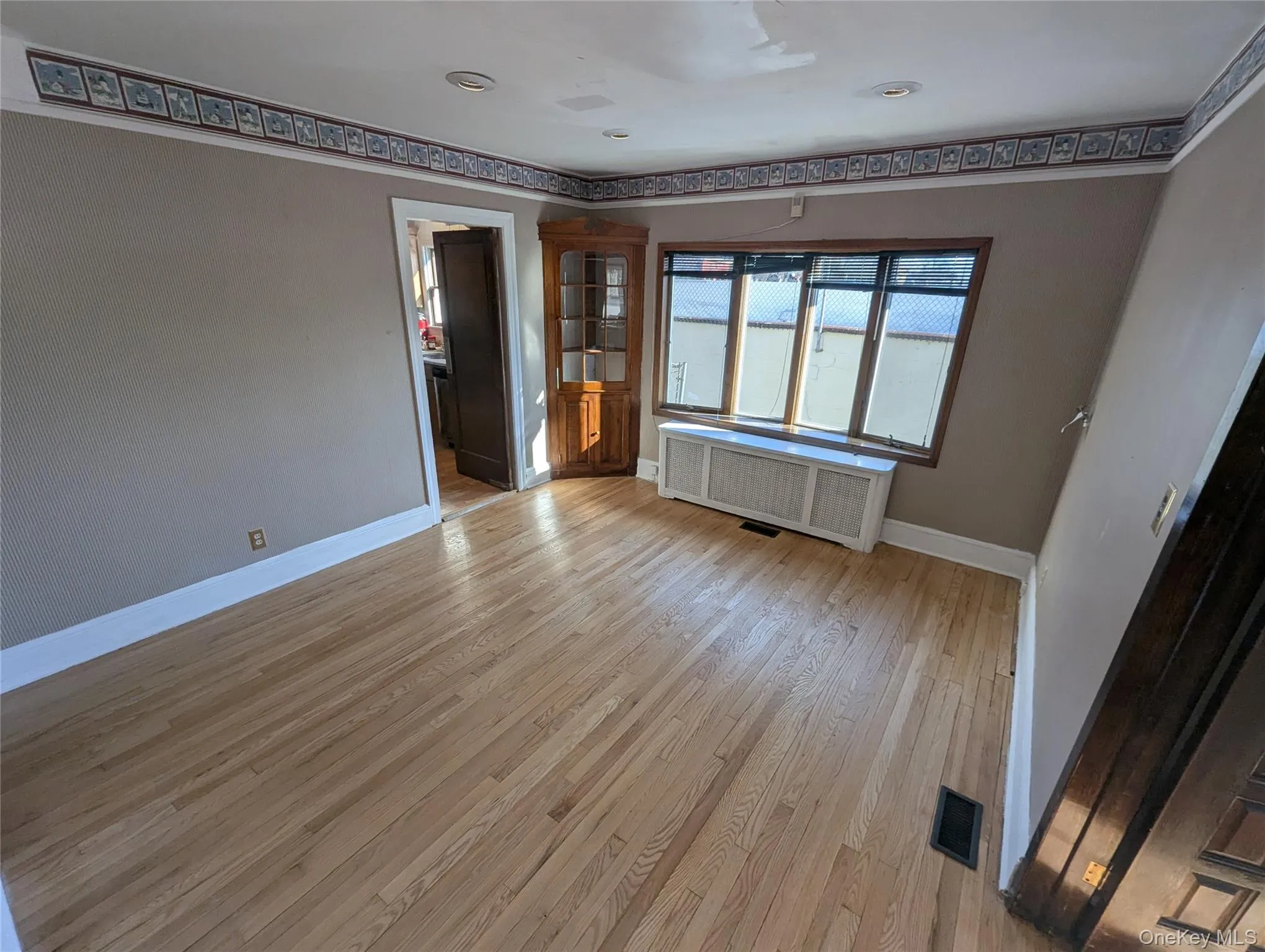 153 Main Street, Smithtown, NY, 3 Bedrooms Bedrooms, 6 Rooms Rooms,1 BathroomBathrooms,Residential Sale,For Rent,Main,0,948257 153 Main Street, Smithtown, NY, 3 Bedrooms Bedrooms, 6 Rooms Rooms,1 BathroomBathrooms,Residential Sale,For Rent,Main,0,948257