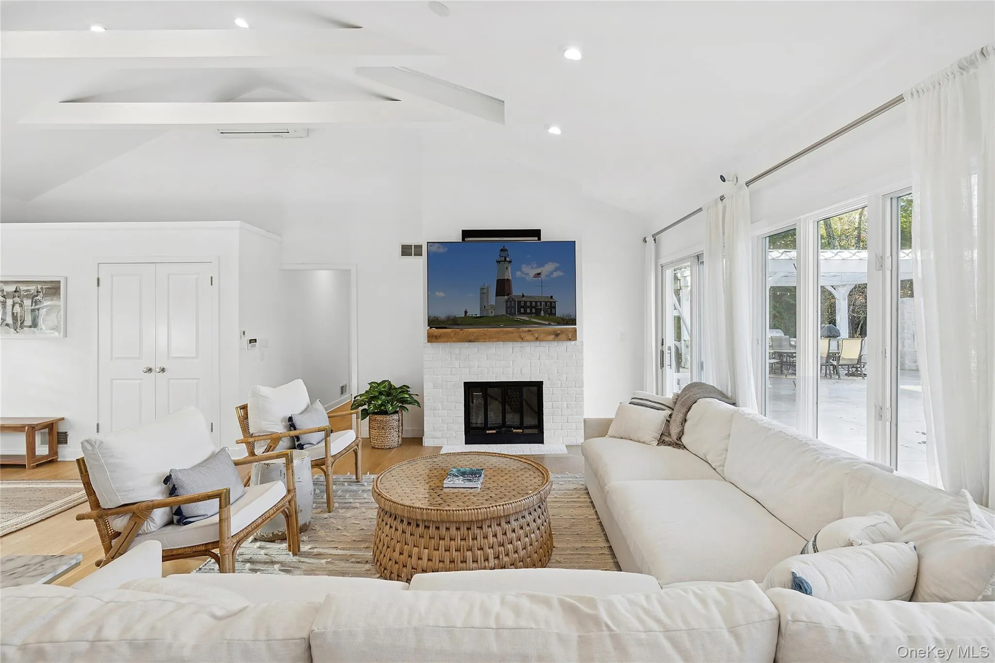47 Bridle Path, Southampton, NY, 4 Bedrooms Bedrooms, 10 Rooms Rooms,3 BathroomsBathrooms,Residential,For Rent,Bridle,0,948274 47 Bridle Path, Southampton, NY, 4 Bedrooms Bedrooms, 10 Rooms Rooms,3 BathroomsBathrooms,Residential,For Rent,Bridle,0,948274