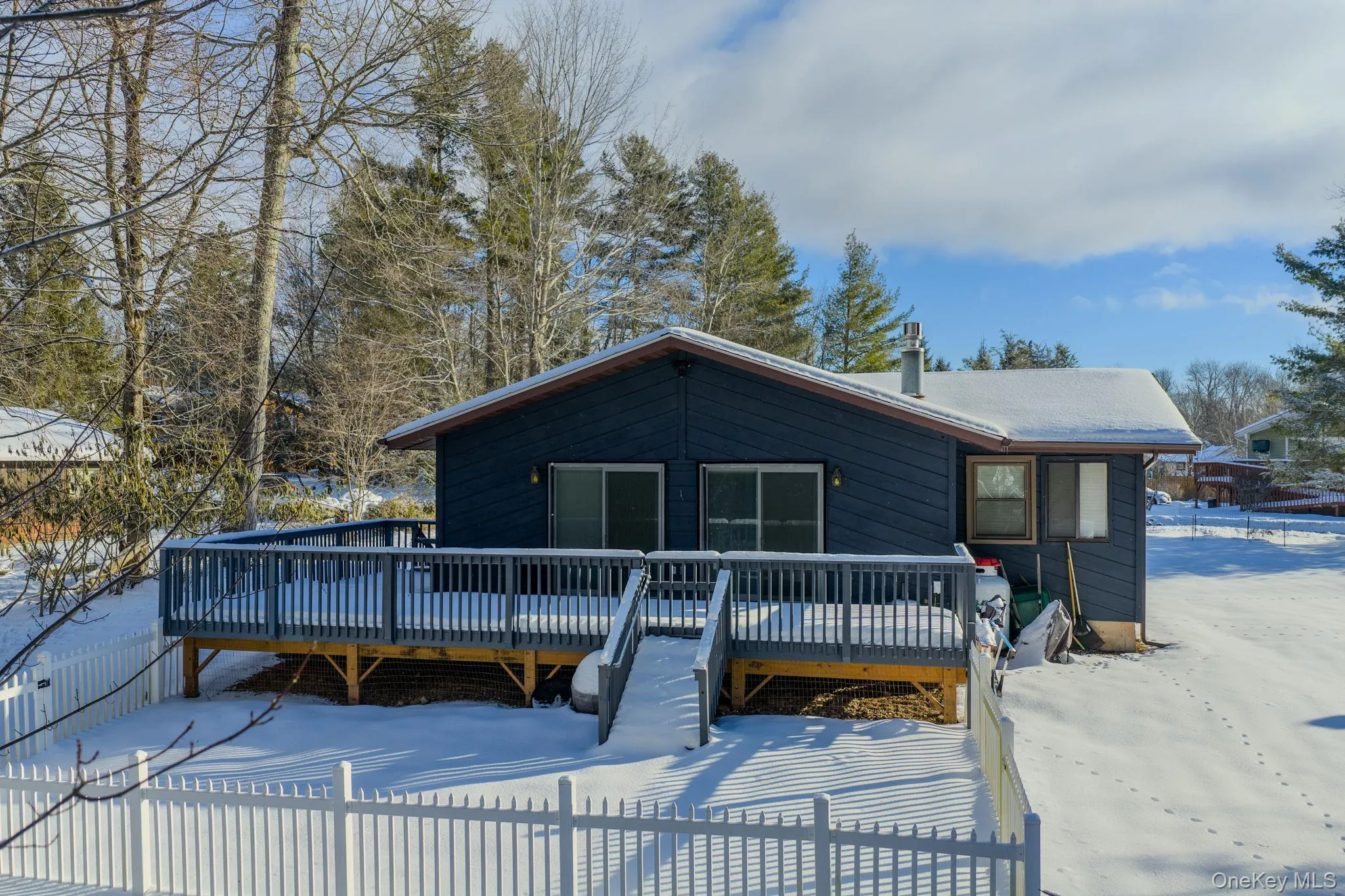 Chalet / cabin with a deck Chalet / cabin with a deck