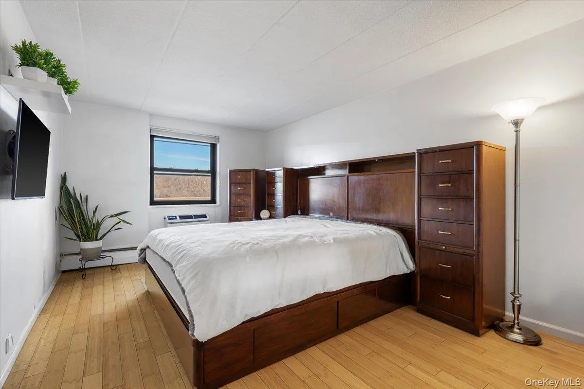 primary bedroom primary bedroom