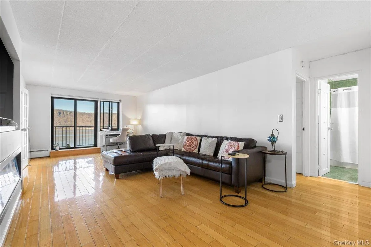 1085 Warburton Ave, Yonkers, NY, 2 Bedrooms Bedrooms, 4 Rooms Rooms,1 BathroomBathrooms,Residential Lease,Idx,Warburton Ave,0,948319 1085 Warburton Ave, Yonkers, NY, 2 Bedrooms Bedrooms, 4 Rooms Rooms,1 BathroomBathrooms,Residential Lease,Idx,Warburton Ave,0,948319