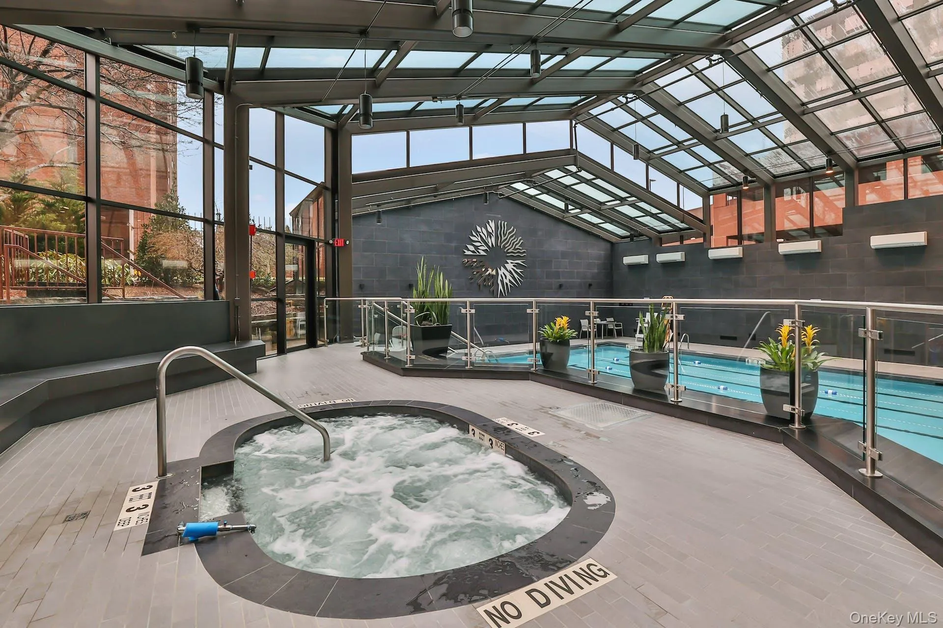 Jacuzzi/ indoor pool Jacuzzi/ indoor pool