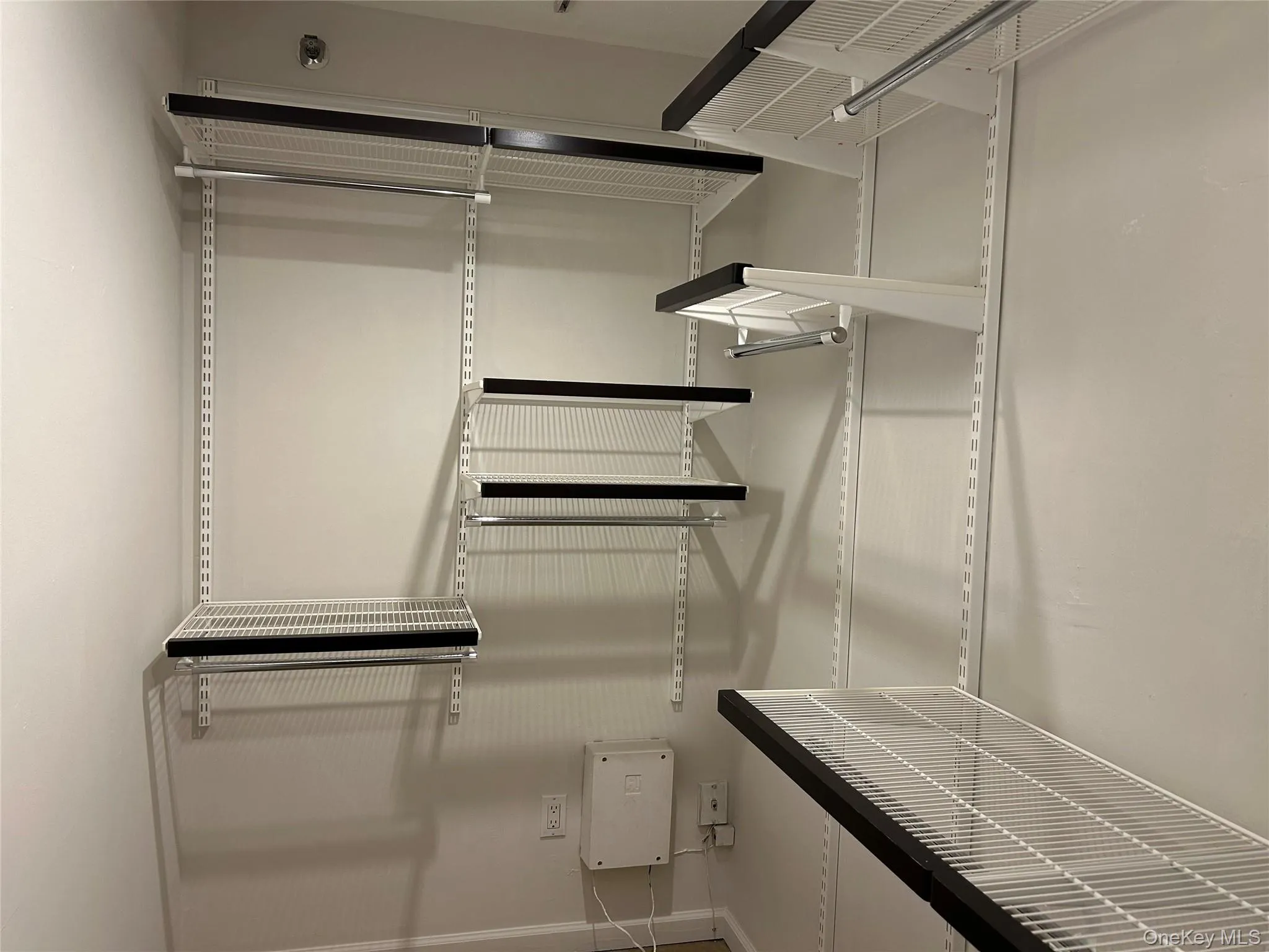 Double size walk-in closet Double size walk-in closet