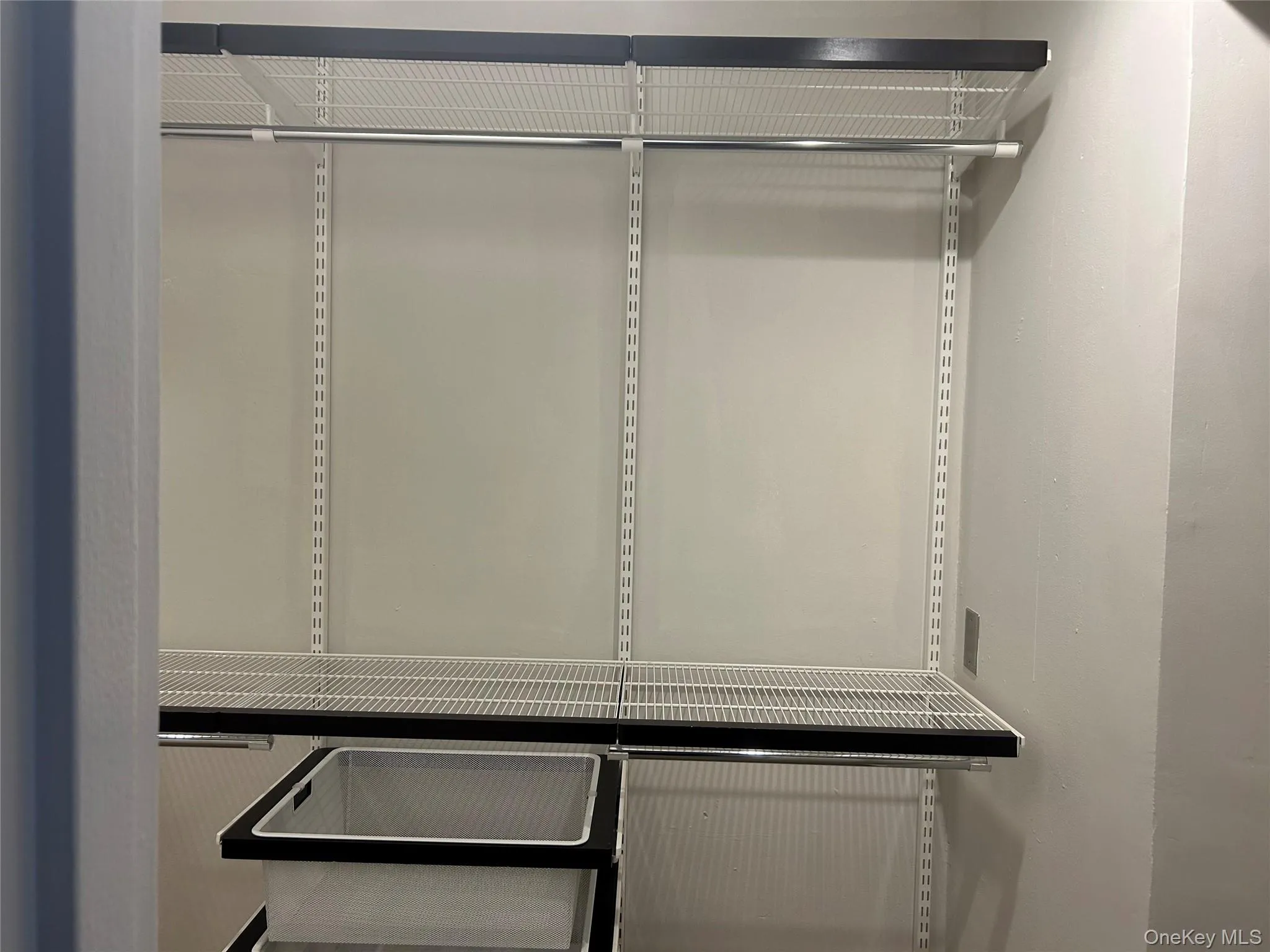 Double size walk-in closet Double size walk-in closet