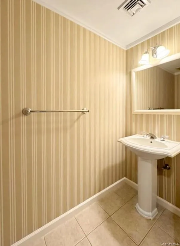 Convenient main-level powder room Convenient main-level powder room