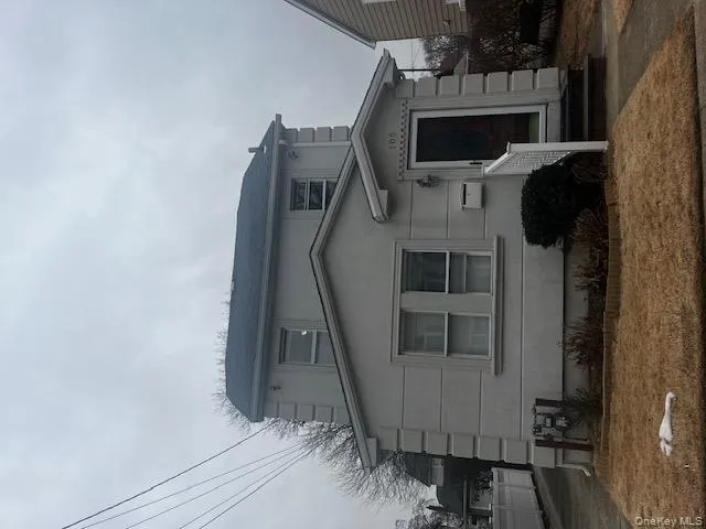 View of front facade with entry steps and stucco siding View of front facade with entry steps and stucco siding