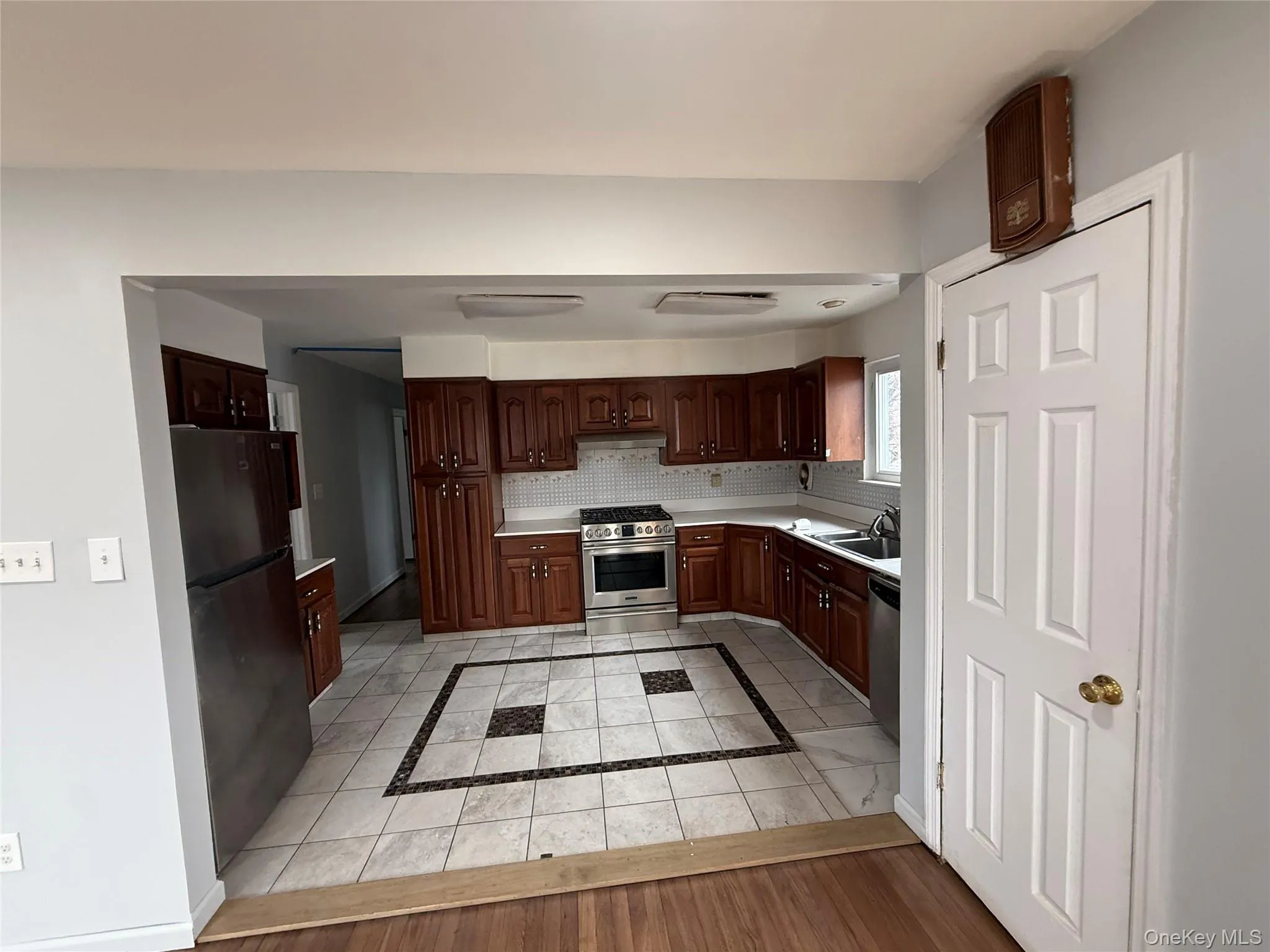 28 Weir, Hempstead, NY, 6 Bedrooms Bedrooms, 11 Rooms Rooms,2 BathroomsBathrooms,Residential Lease,For Rent,Weir,0,948512 28 Weir, Hempstead, NY, 6 Bedrooms Bedrooms, 11 Rooms Rooms,2 BathroomsBathrooms,Residential Lease,For Rent,Weir,0,948512