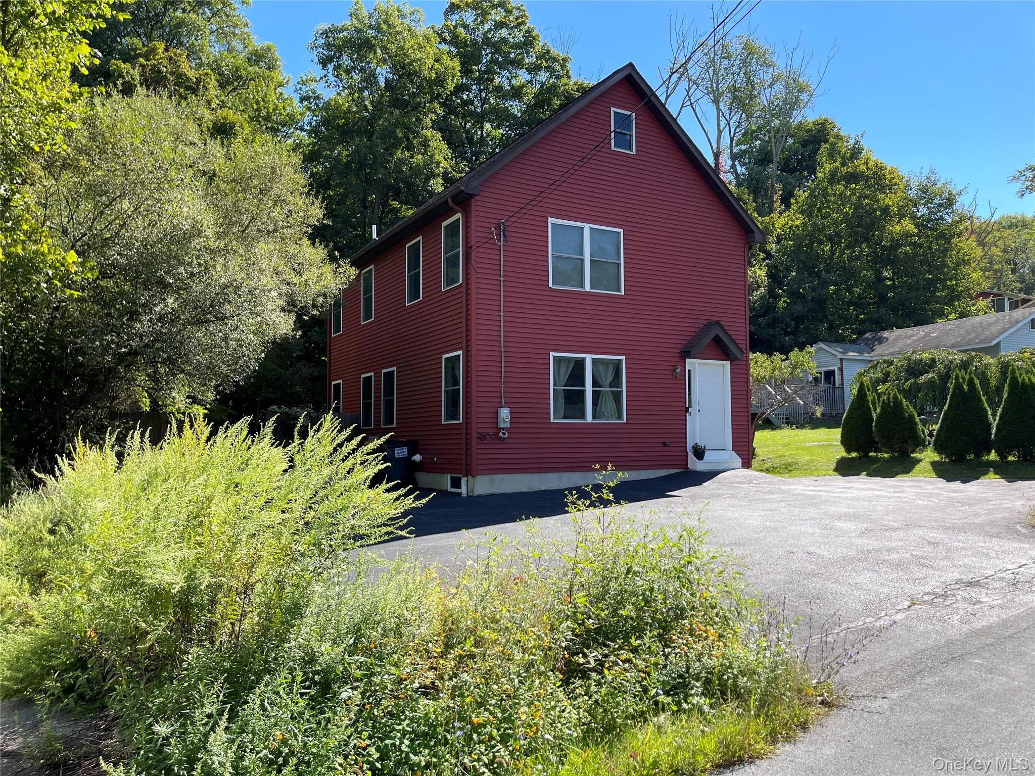 Driveway and main entrance Driveway and main entrance