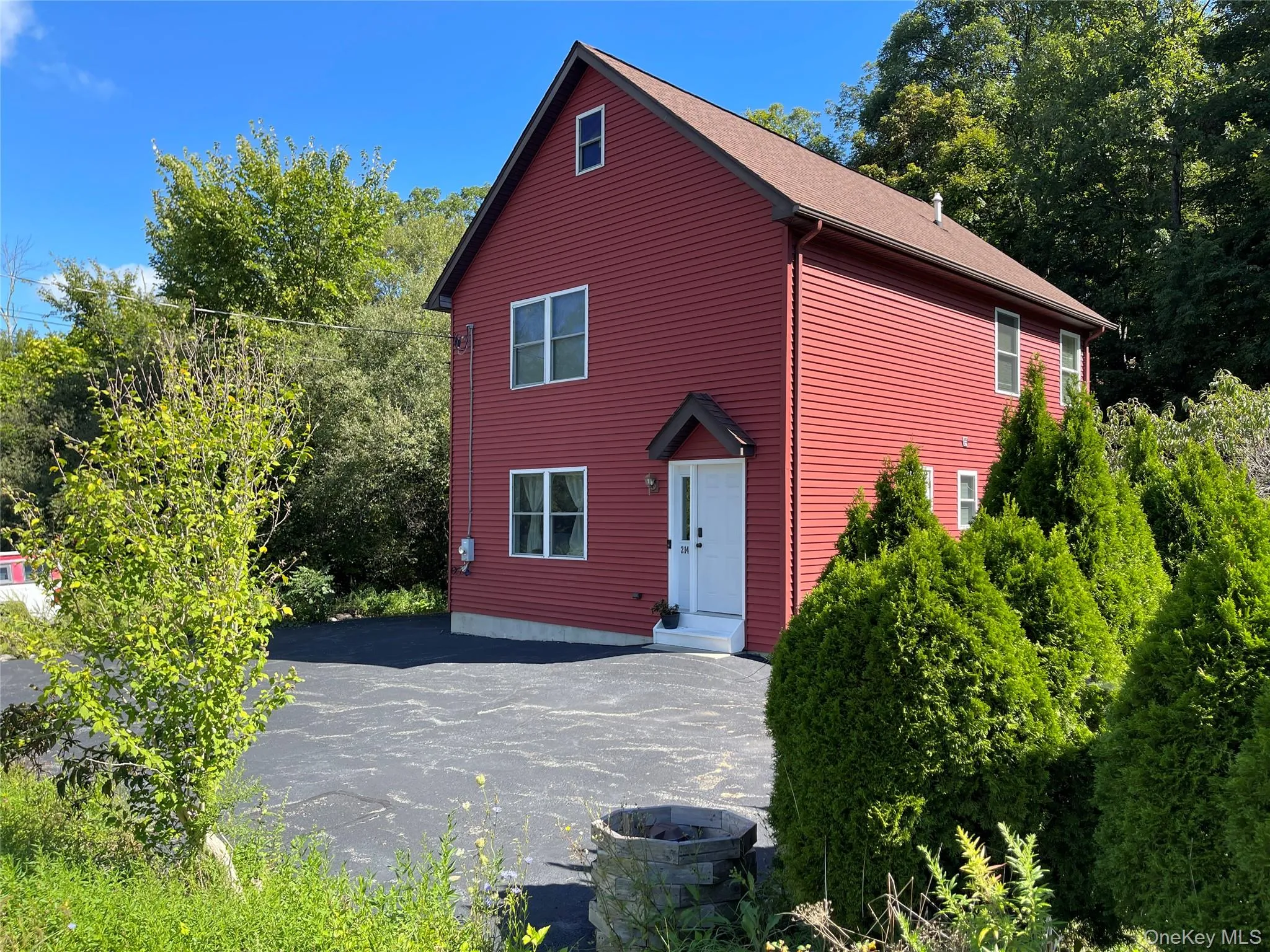 Driveway and main entrance Driveway and main entrance