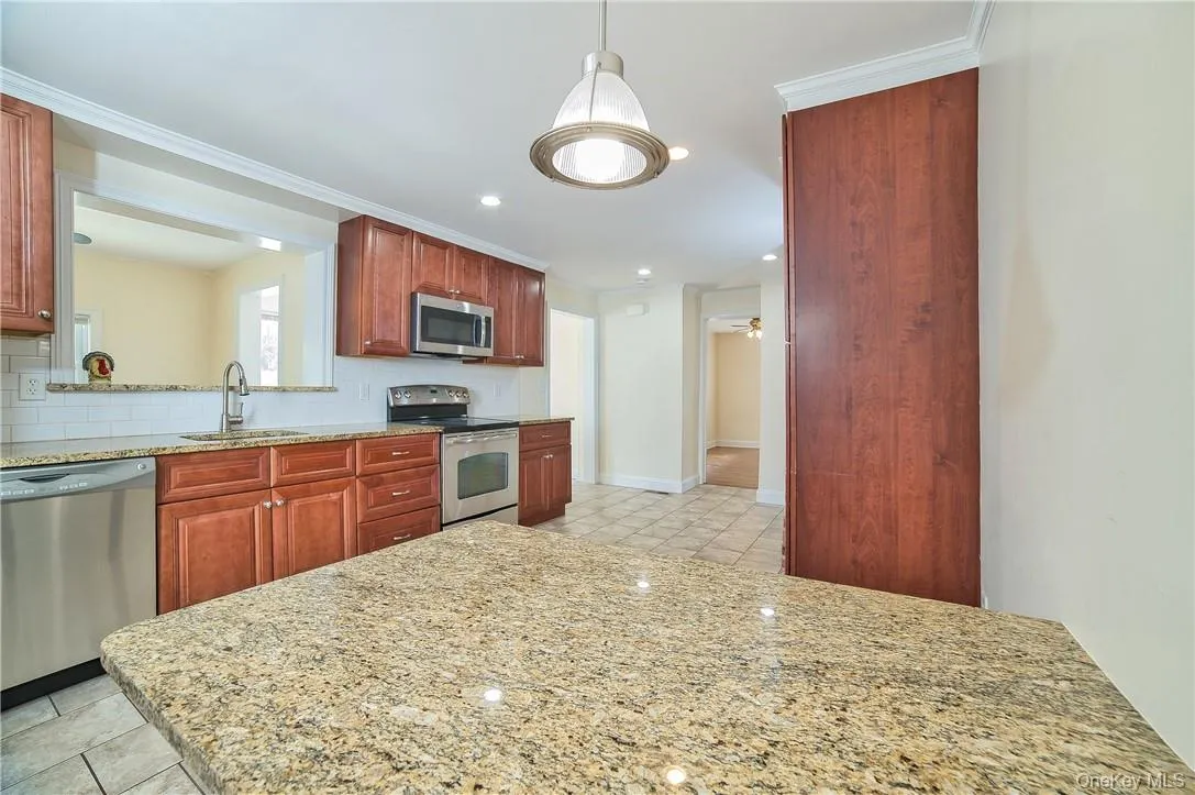 Large Eat-In Kitchen Large Eat-In Kitchen