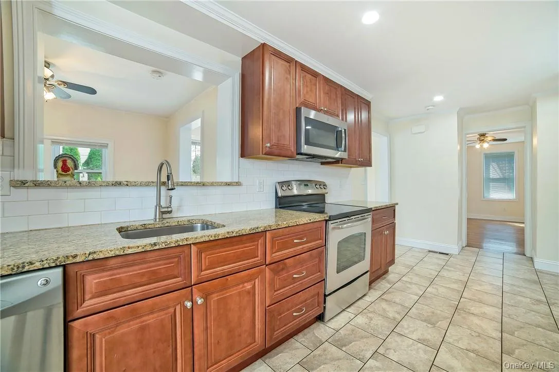Large Eat-In Kitchen Large Eat-In Kitchen