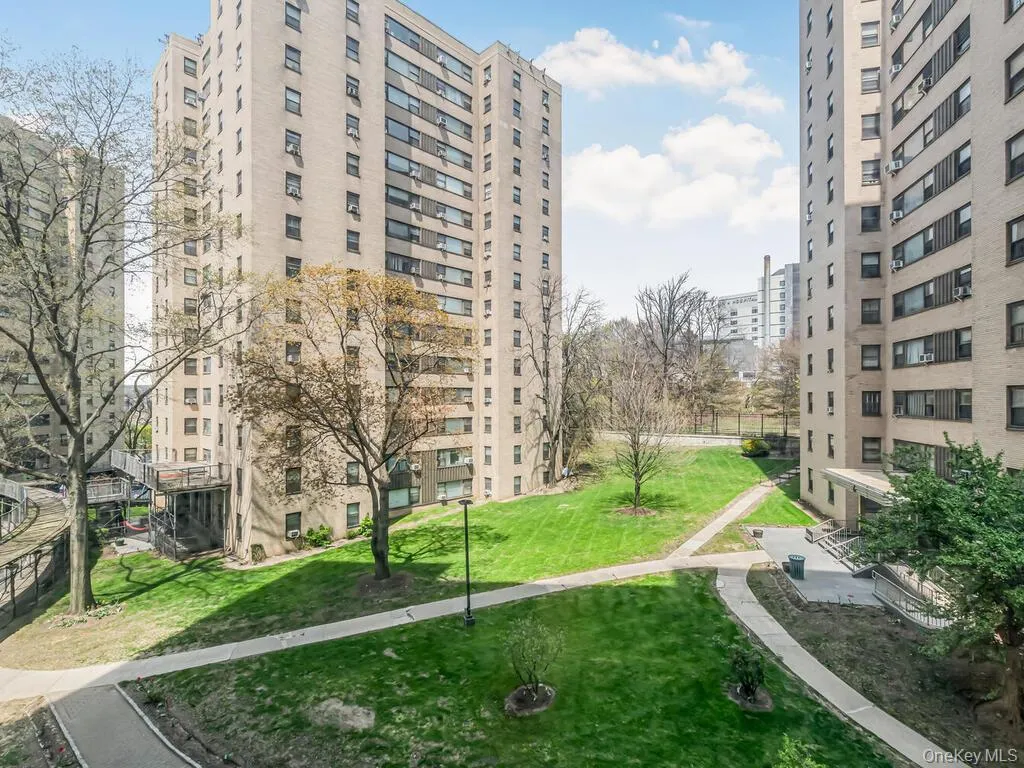 View of property's community featuring a lawn View of property's community featuring a lawn