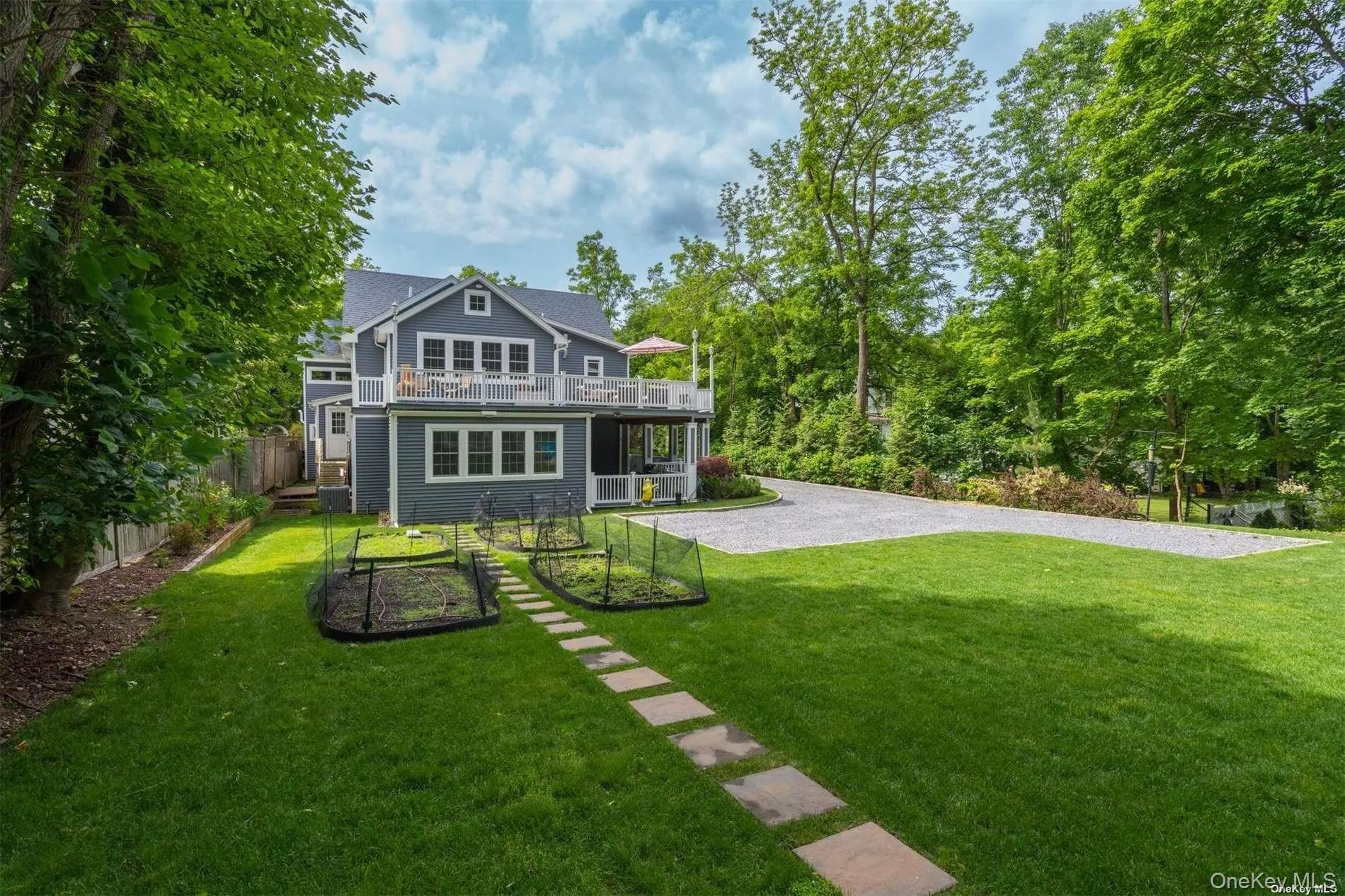 Shared Lawn Area with Gardening Options Shared Lawn Area with Gardening Options