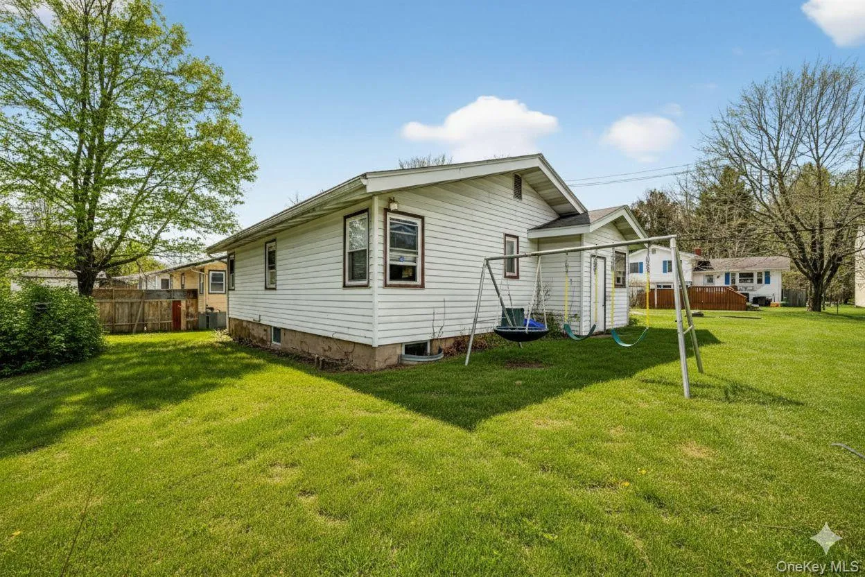 28 Edward Avenue, Thompson, NY, 3 Bedrooms Bedrooms, 5 Rooms Rooms,1 BathroomBathrooms,Residential Lease,For Rent,Edward,0,948873 28 Edward Avenue, Thompson, NY, 3 Bedrooms Bedrooms, 5 Rooms Rooms,1 BathroomBathrooms,Residential Lease,For Rent,Edward,0,948873